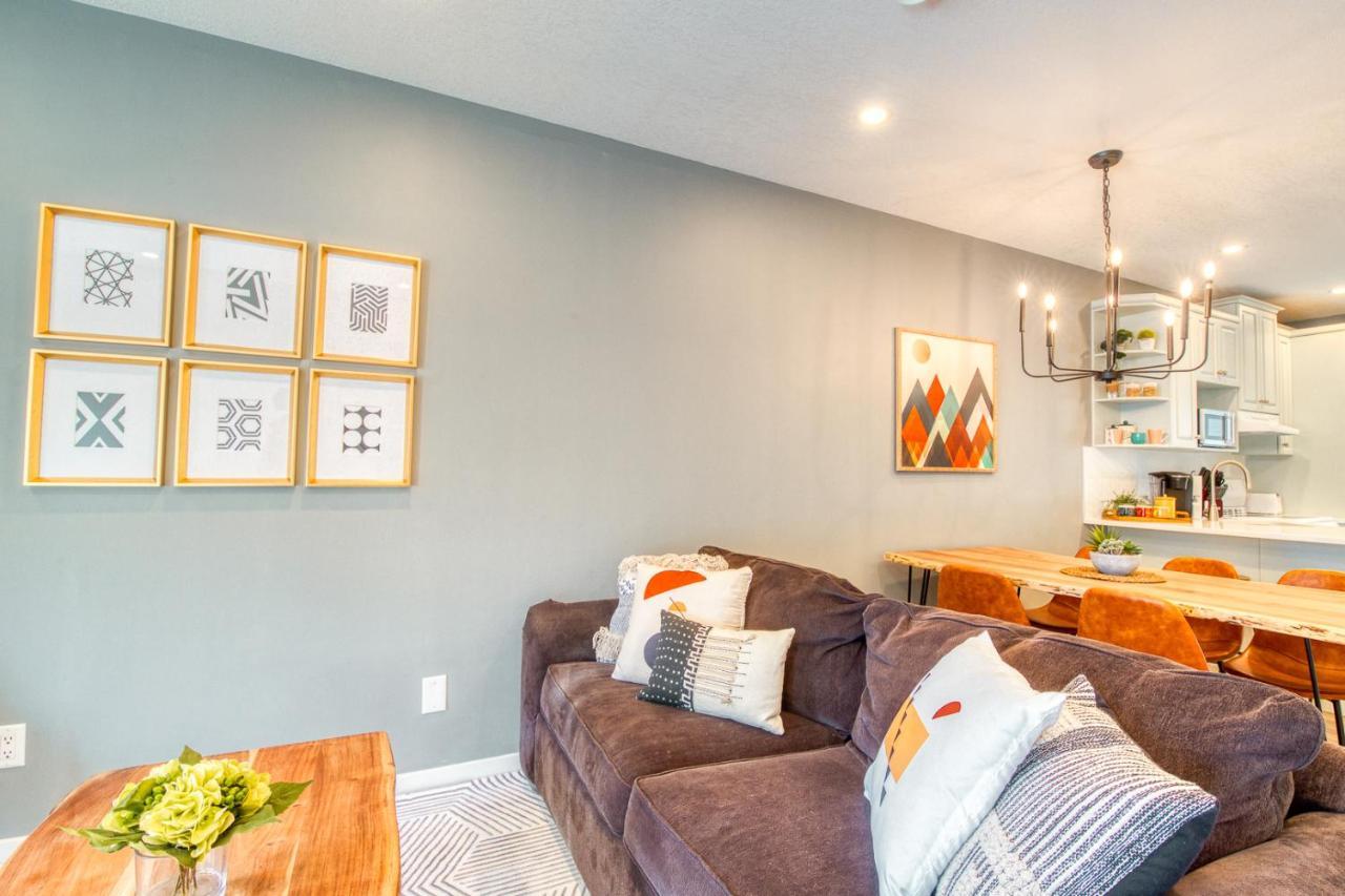 Beautiful Newly Reno 2Bdm 2 Bth Sleep Up To 6 Adults & Kids Mountain View Townhouse Suite Canmore Exterior photo