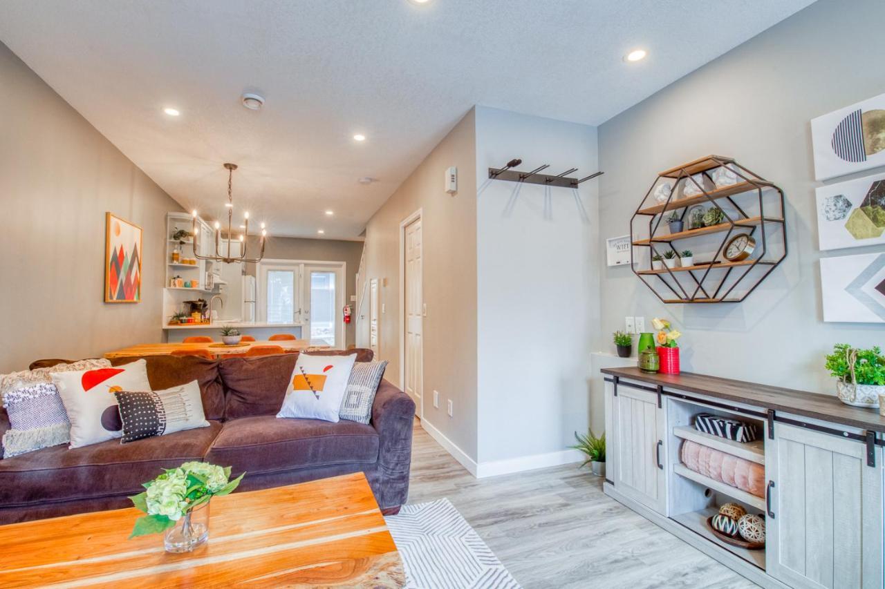 Beautiful Newly Reno 2Bdm 2 Bth Sleep Up To 6 Adults & Kids Mountain View Townhouse Suite Canmore Exterior photo